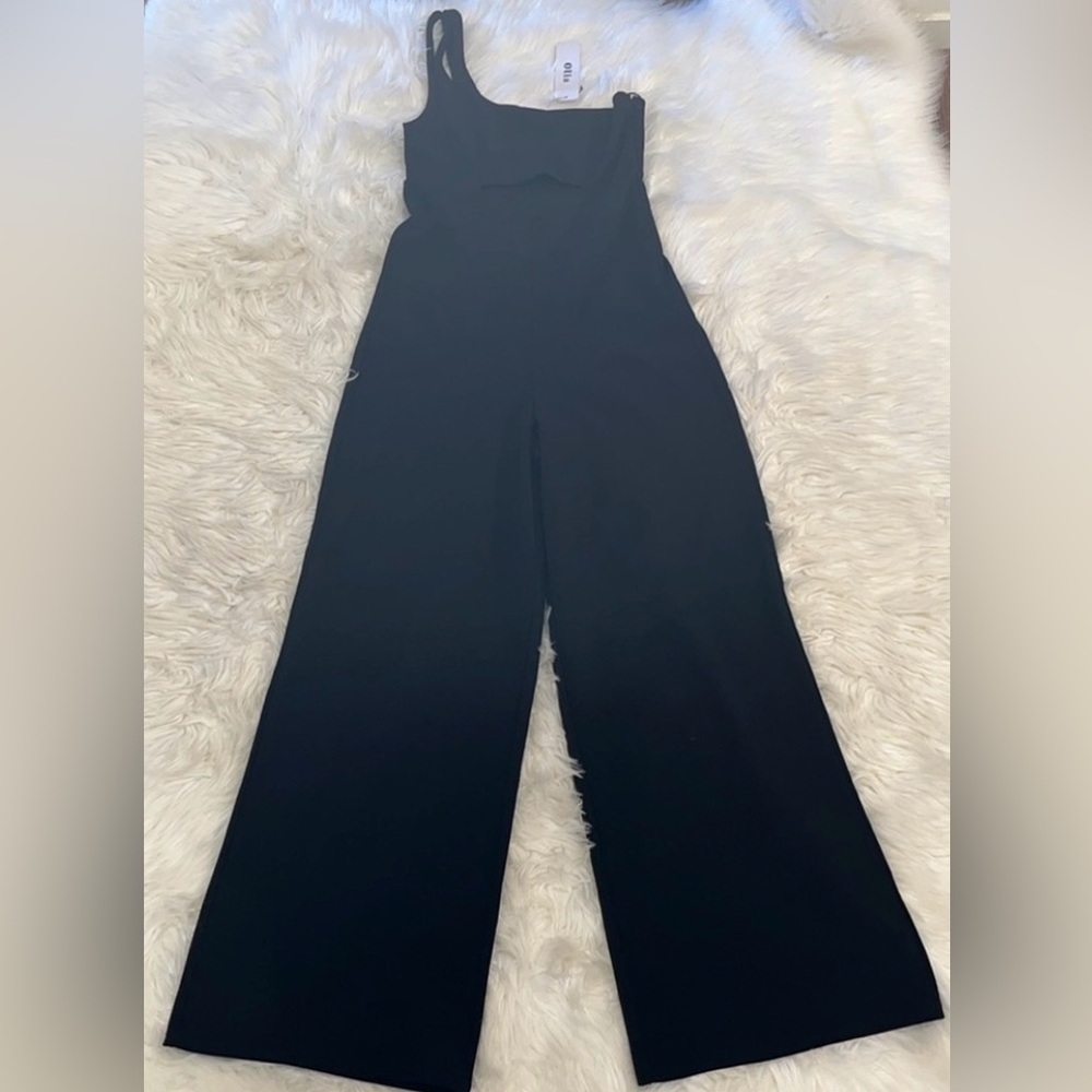 NWT Vici \\ Olia Black ‘Brayden’ One Shoulder Jumpsuit - Picture 5 of 16